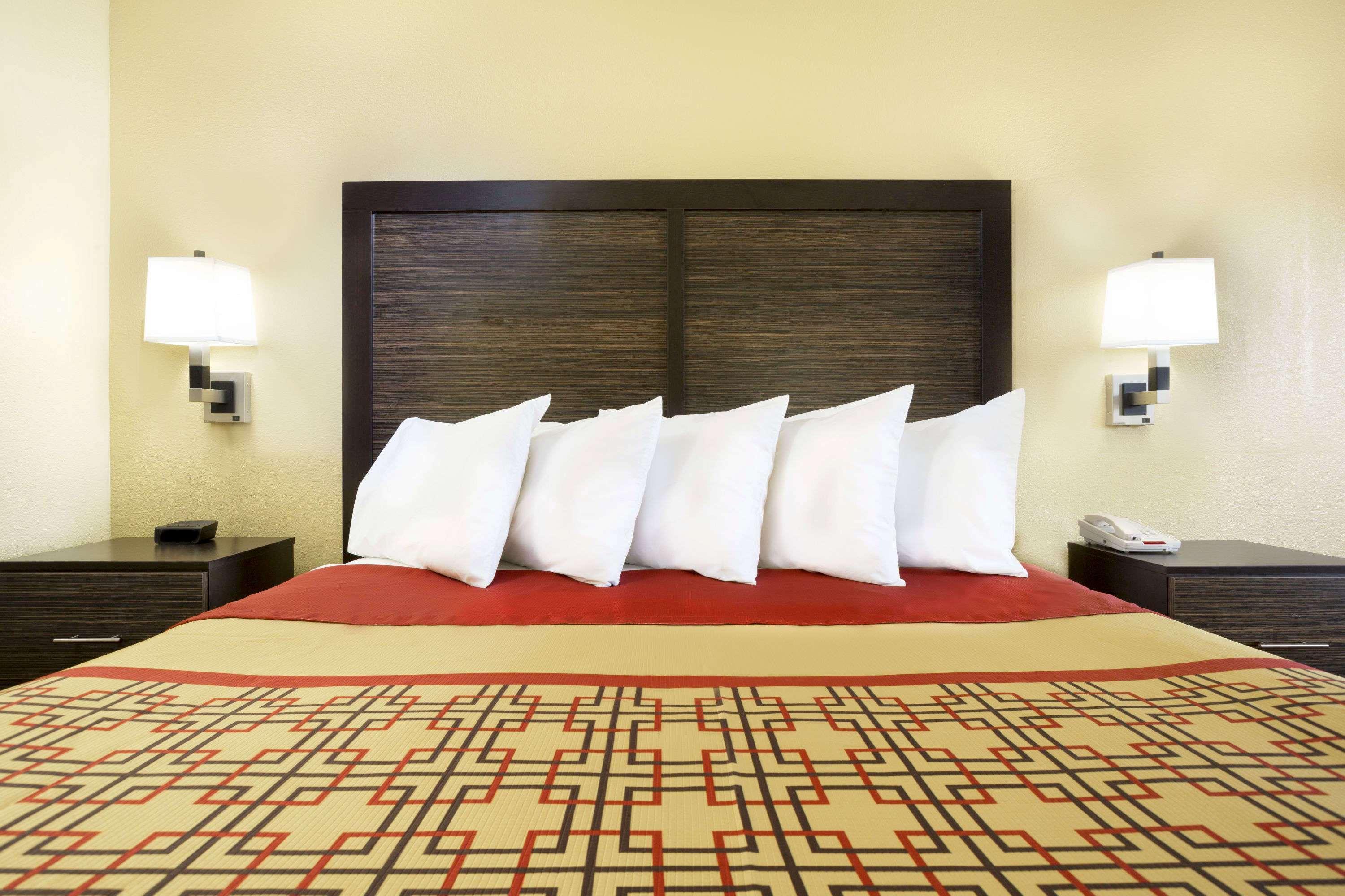 Days Inn By Wyndham Columbus-North Fort Moore Zewnętrze zdjęcie