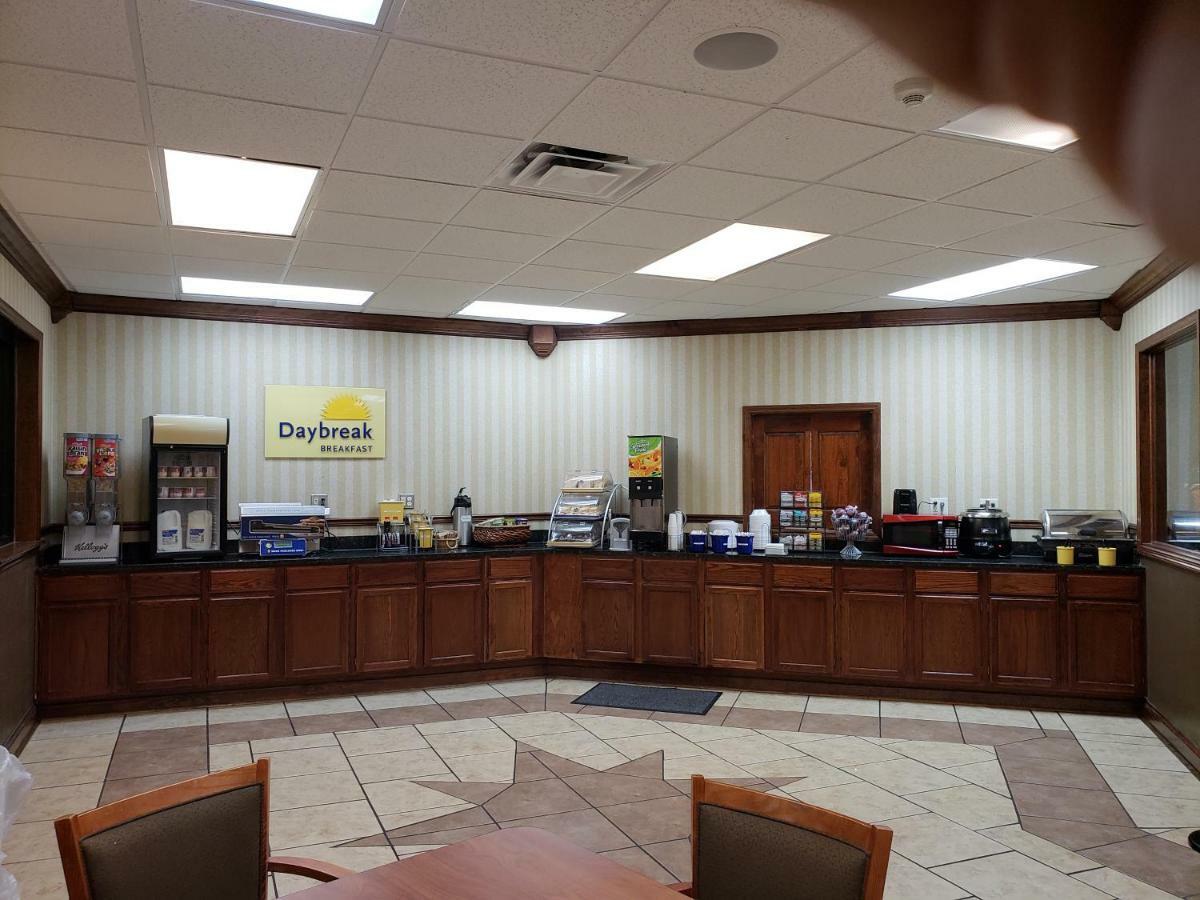Days Inn By Wyndham Columbus-North Fort Moore Zewnętrze zdjęcie